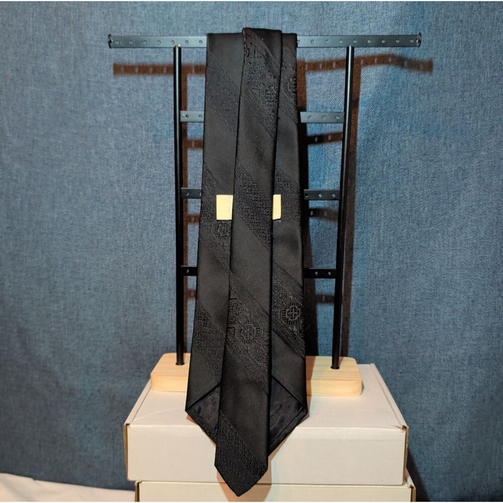 Vintage Black Jacquard Silk Necktie Wavy Geometric Stripe Heraldic Crest Tie - Picture 15 of 16
